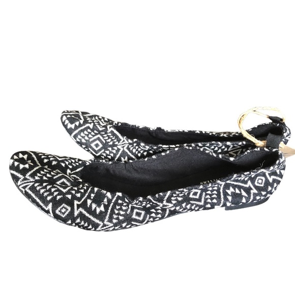 AMERICAN EAGLES OUTFITTERS Flats - Picture 9 of 15